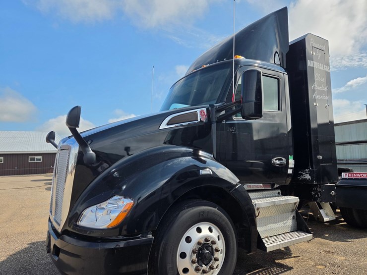 2015-kenworth-t680-image-8