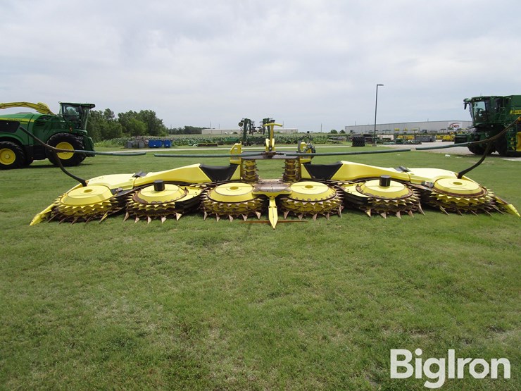 2022-john-deere-772-image-2