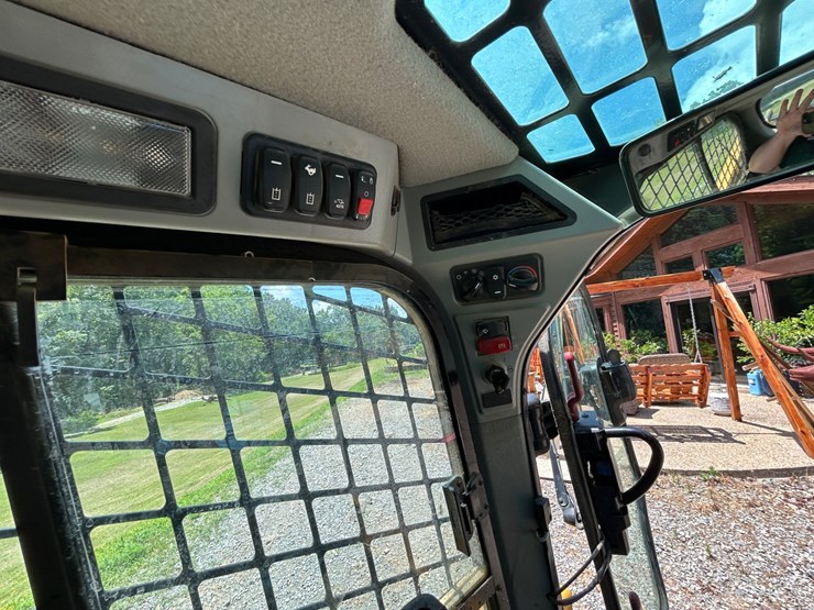 2025-caterpillar-259d3-image-17