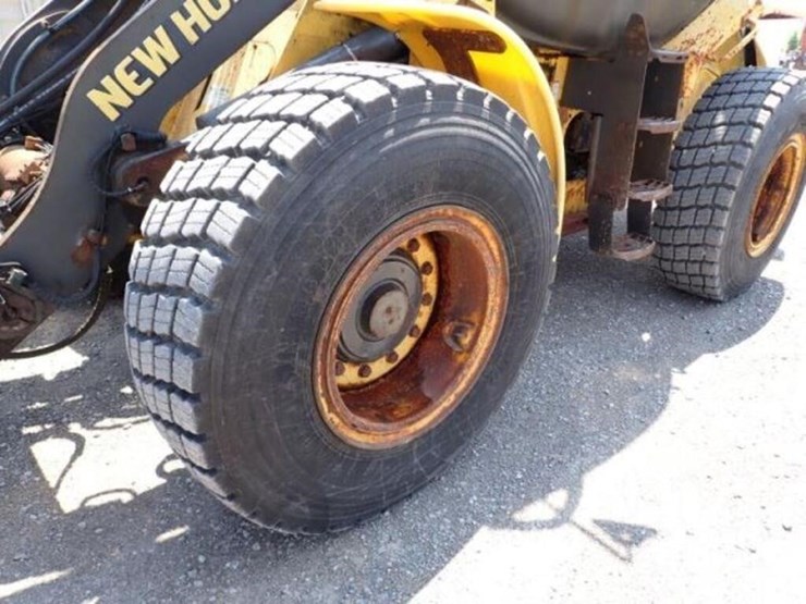 2011-new-holland-w110b-image-35
