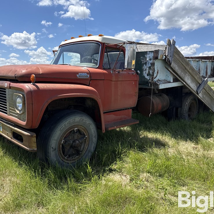1967 FORD F800