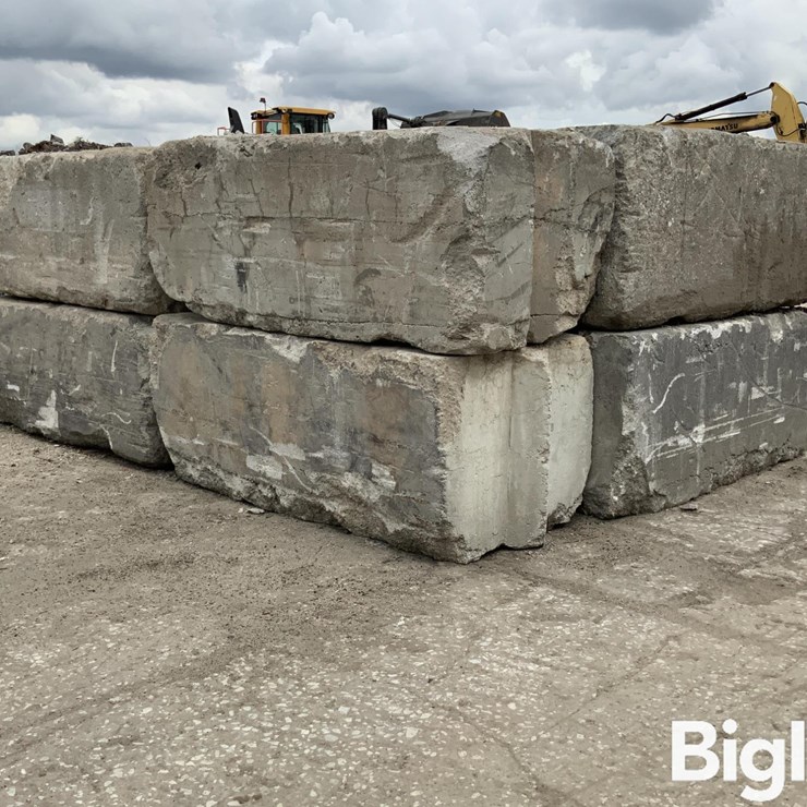 6' X 3' X 2.5' Interlocking Concrete Blocks