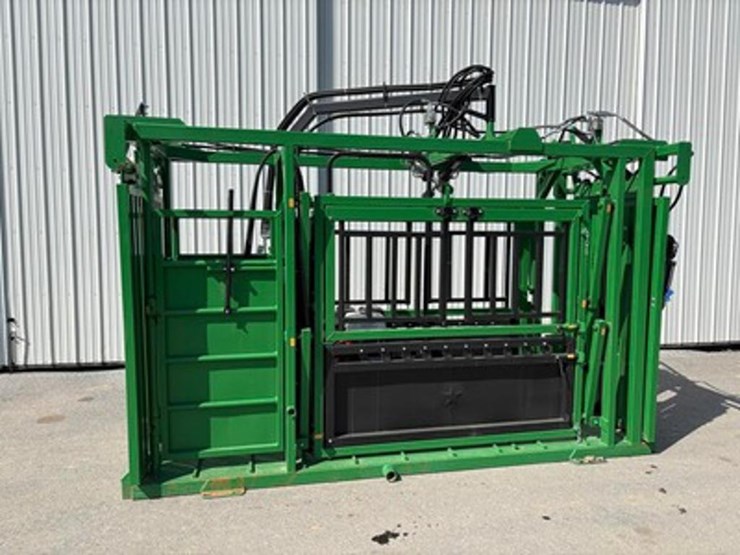 hydraulic-squeeze-chute-image-1