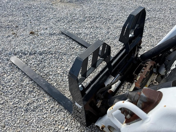 bobcat-48"-heavy-duty-skid-steer-pallet-forks-image-6