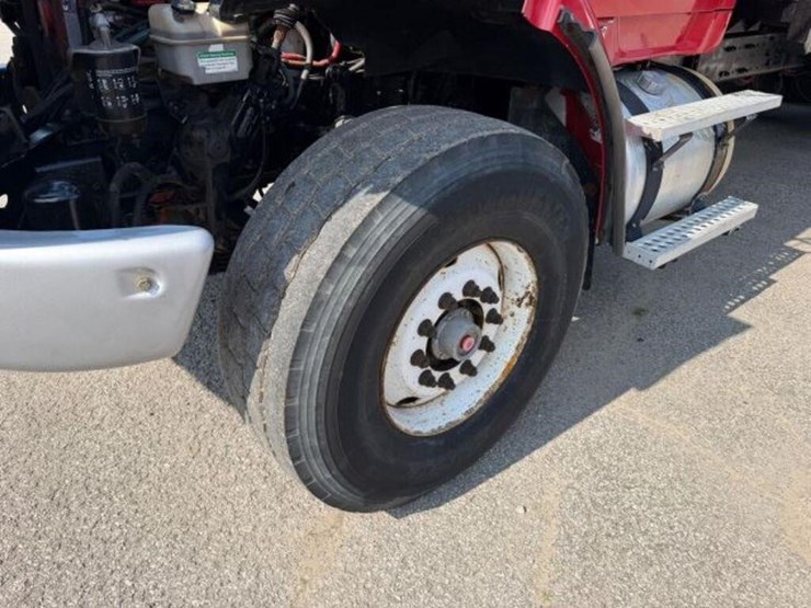 2009-sterling-l8500-image-33