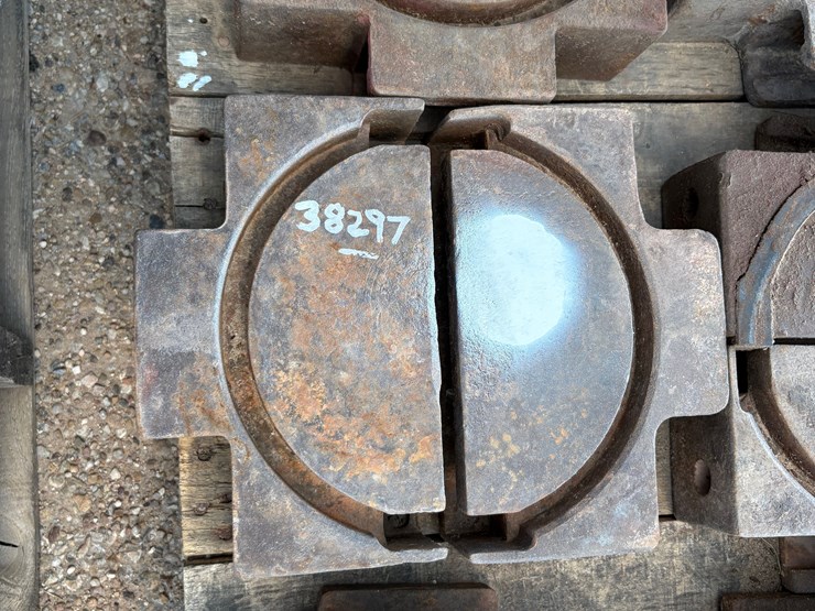 set-of-(2)-9-1/2”w-blind-bop-rams-image-1
