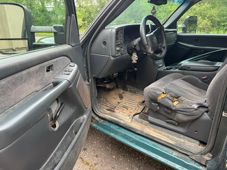 2002-chevrolet-2500hd-image-30