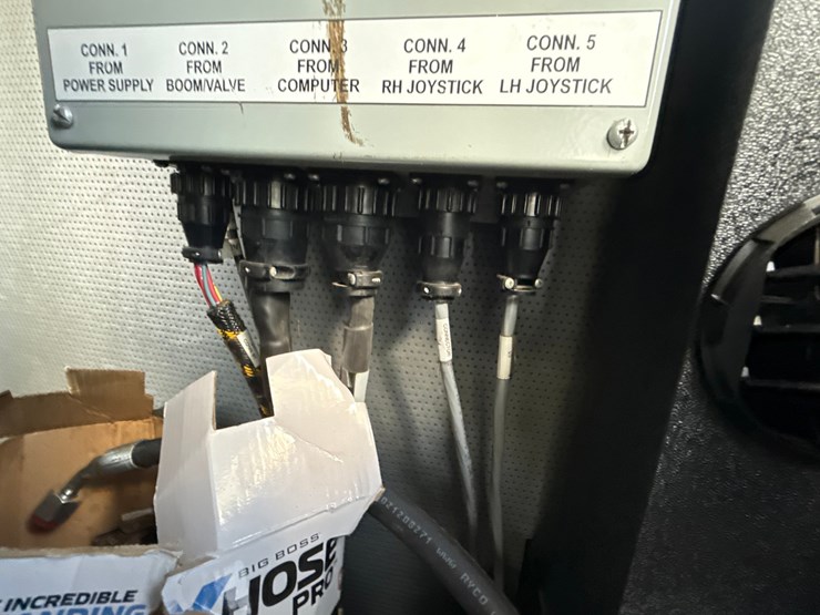 2014-caterpillar-501-image-81