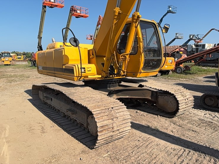 deere-230-lc-image-4
