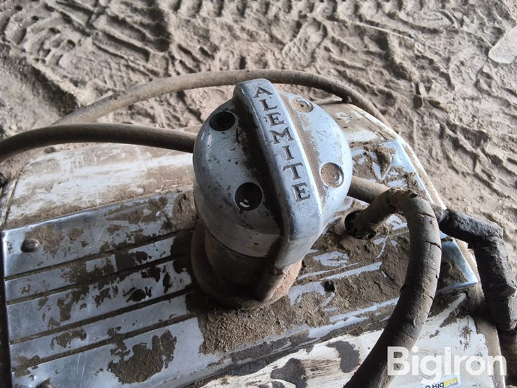alemite-pneumatic-piston-grease-pump-image-9