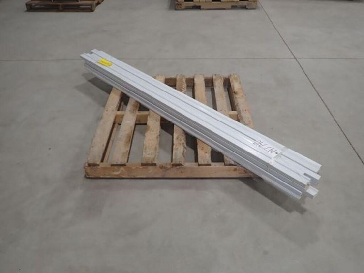 qty-of-(14)-7-ft-pvc-brickmold-image-3