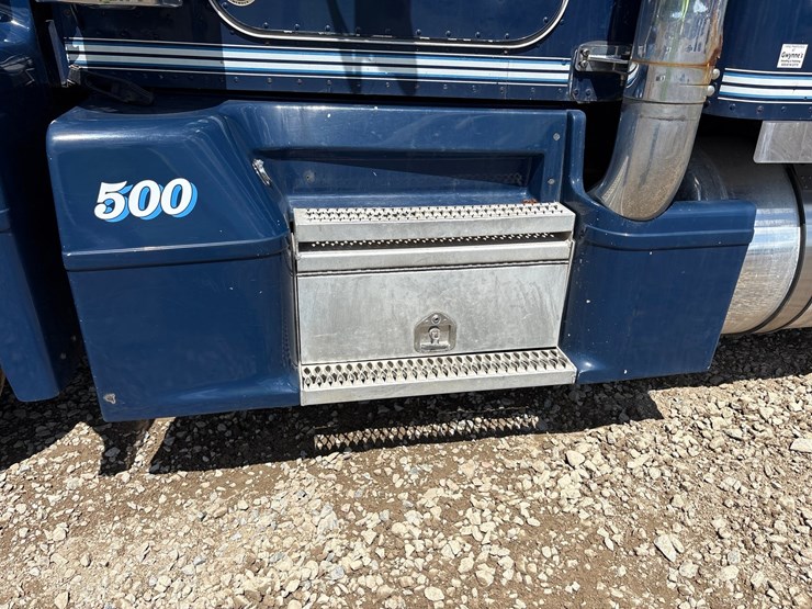 2000-peterbilt-377-image-11