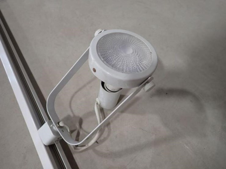 qty-of-(3)-8-ft-track-lights-image-5