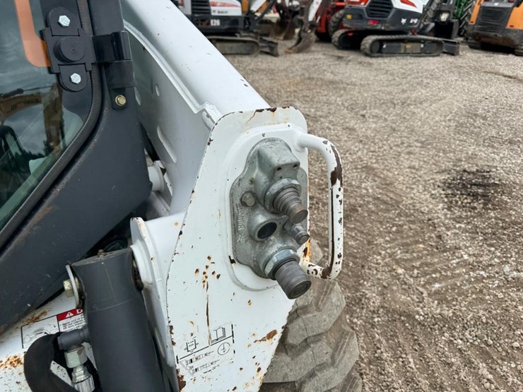 2015-bobcat-s570-image-12