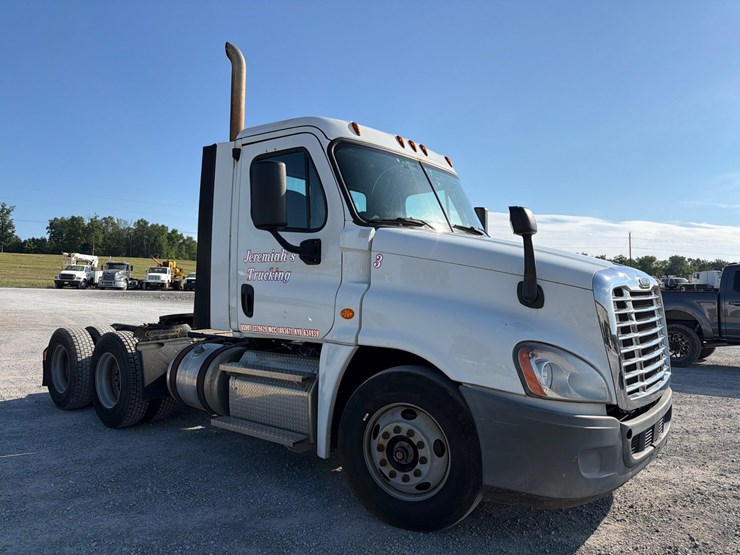 2018-freightliner-cascadia-125-image-3