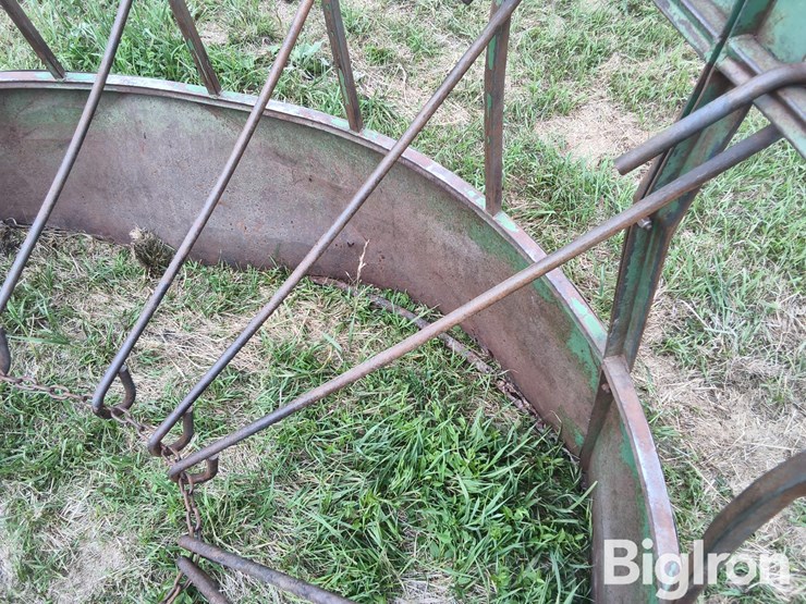 the-hay-manager-bale-feeder-image-14