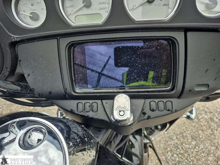 non-operable-2022-harley-davidson-street-glide-image-13