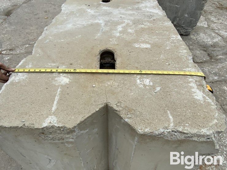 6'-x-3'-x-2.5'-interlocking-concrete-blocks-image-8