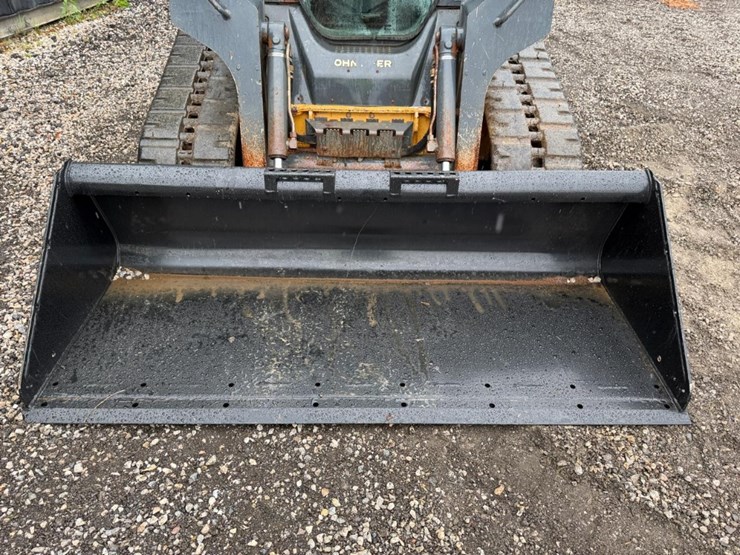 deere-323d-image-9