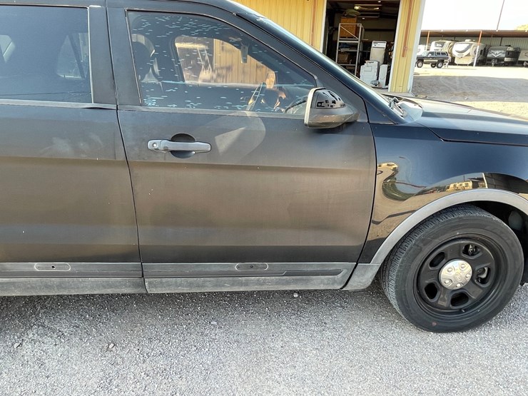 2016-ford-explorer-image-23