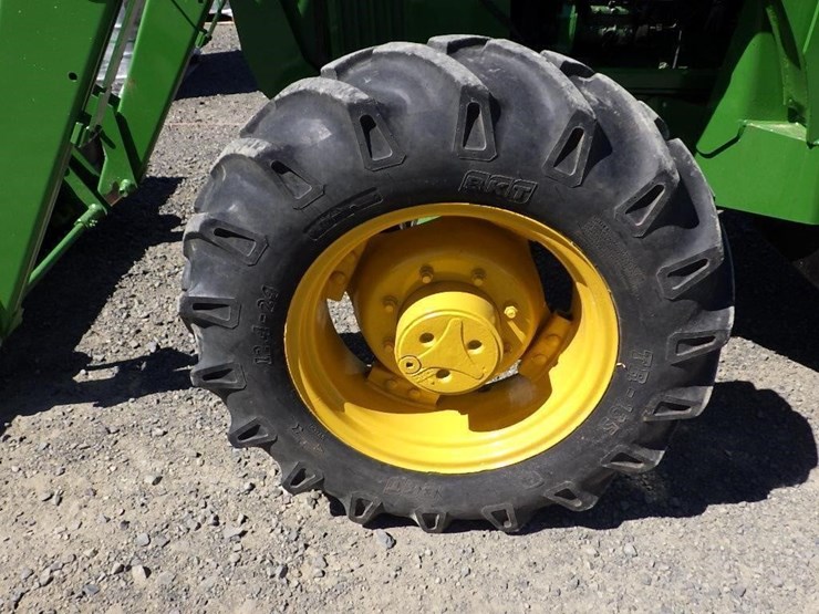 john-deere-tractor-loader-image-10