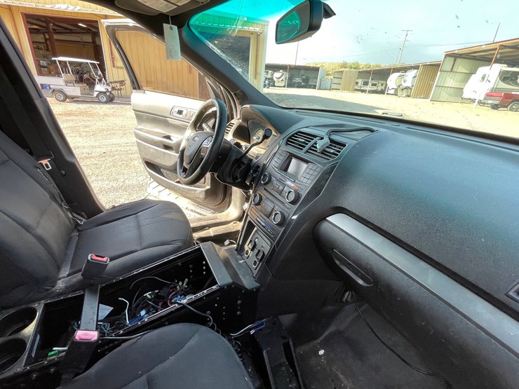 2016-ford-explorer-image-97