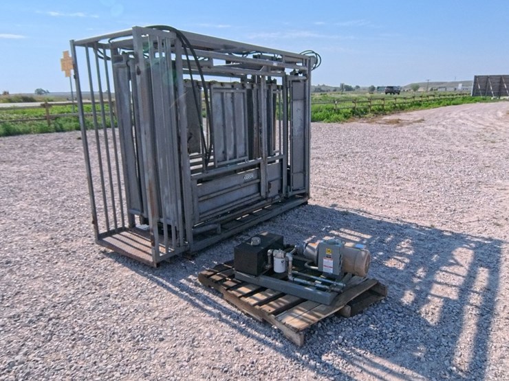 #1089-•-pearson-hydraulic-squeeze-chute-image-11