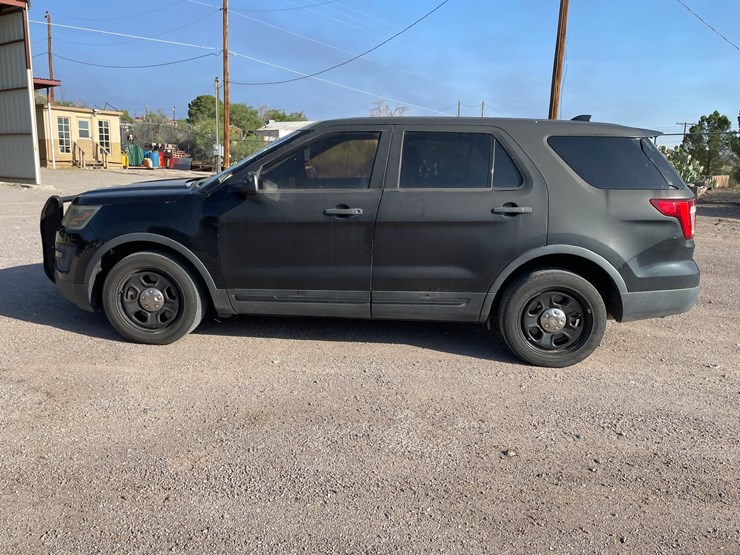 2016-ford-explorer-image-8