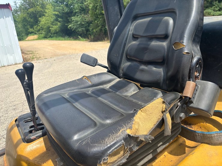#2246-•-baker-forklift-image-30