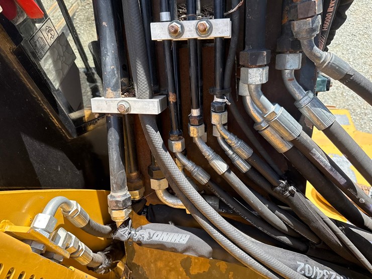 2014-caterpillar-501-image-46
