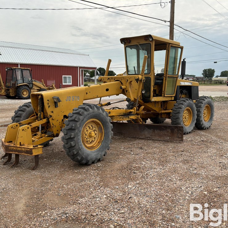 JOHN DEERE 570