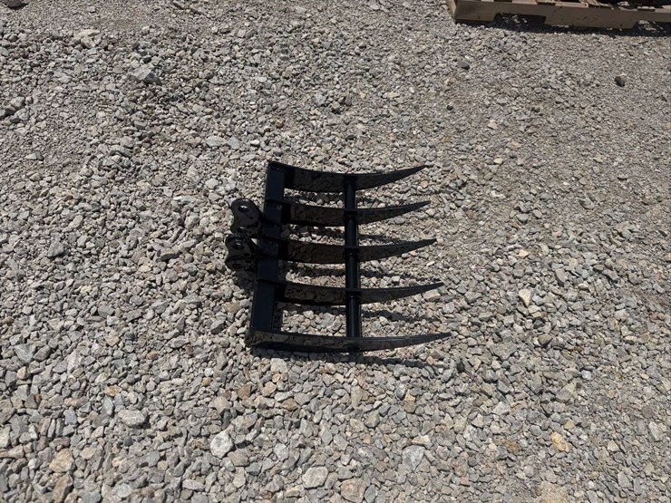 19”-mini-excavator-root-rake-image-4