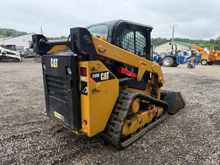 2017-caterpillar-249d-image-4
