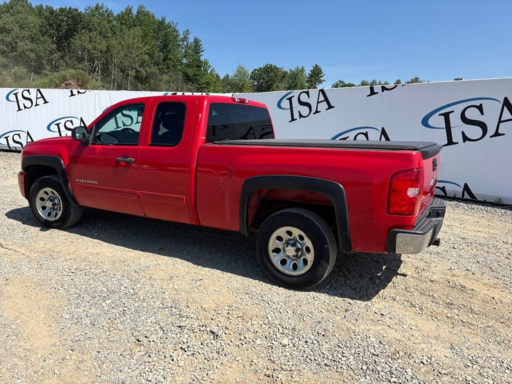 2011-chevrolet-1500-image-3