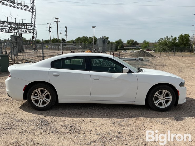 2018-dodge-charger-sxt-4-door-sedan-image-4