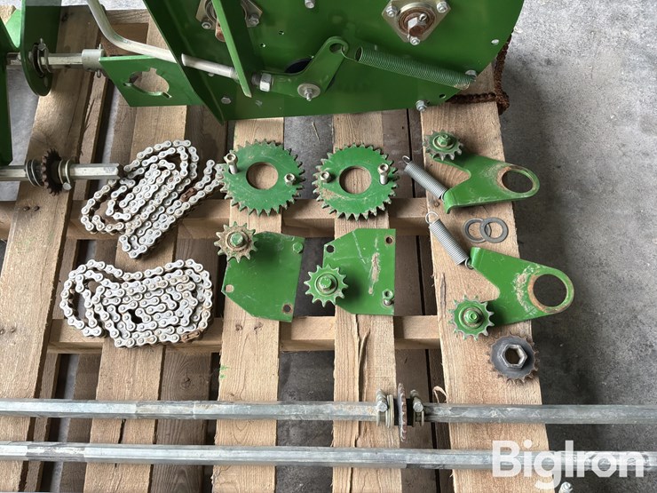 john-deere-12-image-13