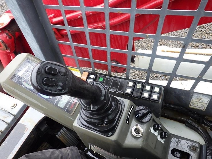 2016-takeuchi-tl8-image-28