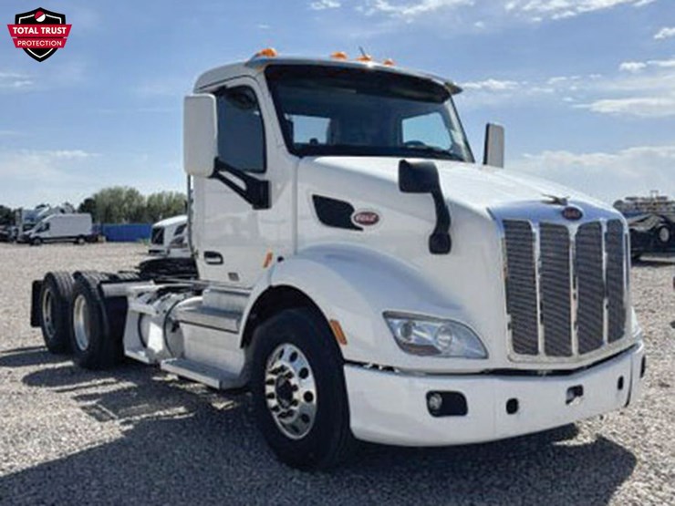 2019-peterbilt-579-image-1