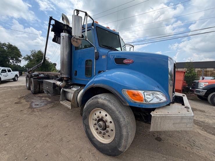 #89-•-2008-peterbilt-roll-off-tandem-axle-truck-image-14