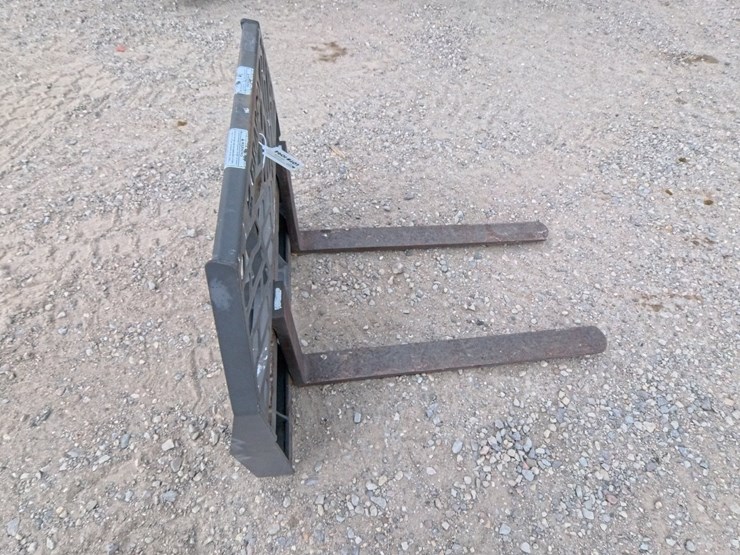 #1094-•-skid-steer-quick-attach-pallet-forks-image-4