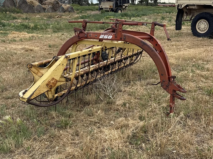 new-holland-258-image-3
