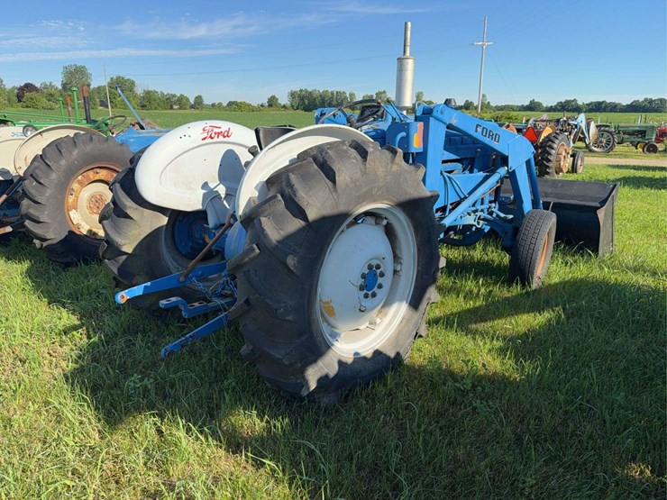 ford-tractor-image-2