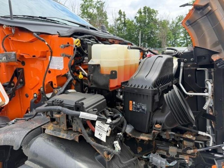 2022-ford-f650-xl-image-31