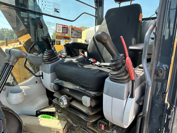 2022-deere-75g-image-26