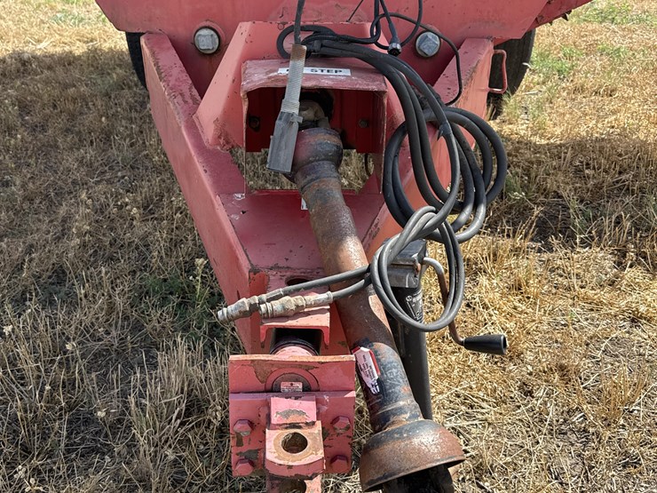 gehl-mf8335-total-mix-feeder-wagon-image-10