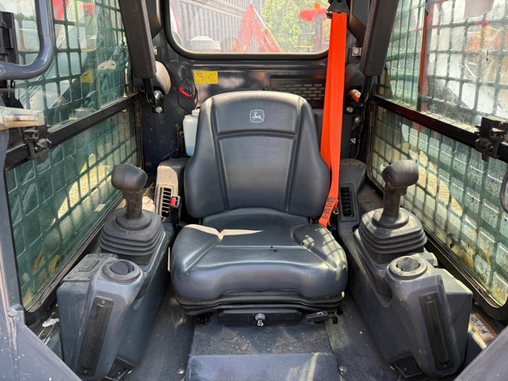 2022-deere-317g-image-19