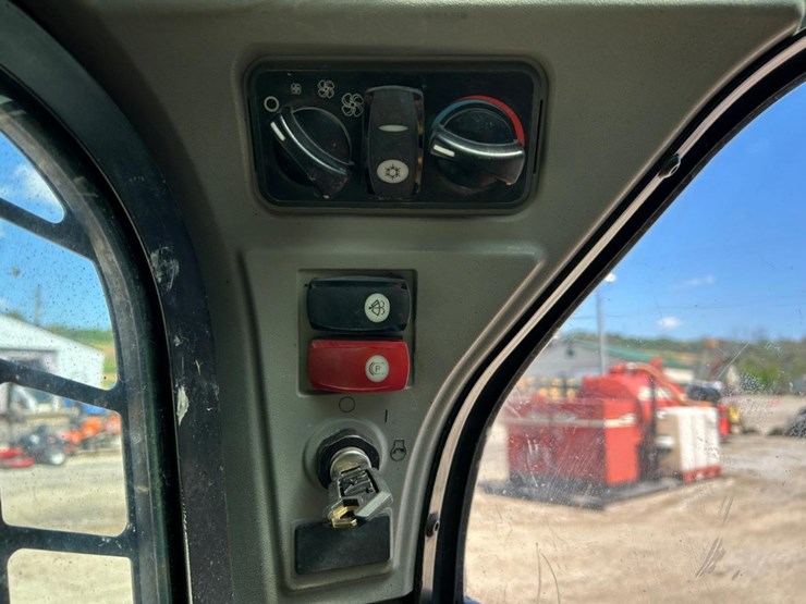 2018-caterpillar-299d2-xps-image-26