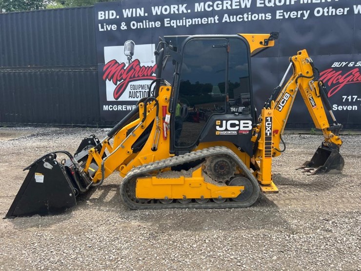 2022-jcb-1cxt-image-3