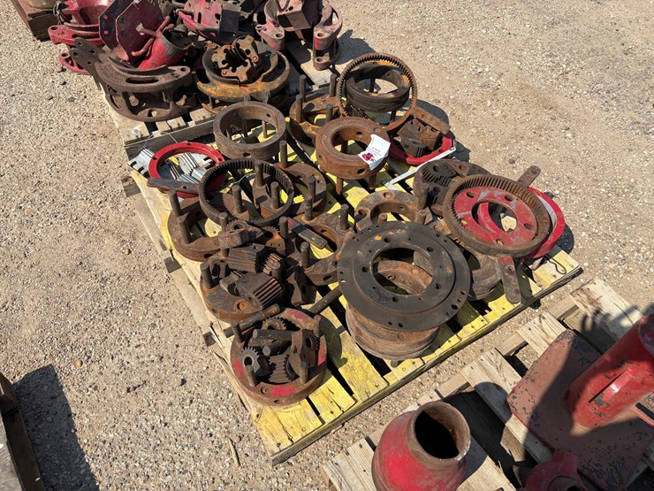pallet-of-hydraulic-tubing-tong-drag-rings,-bull-gears,-&-tong-jaws-image-2
