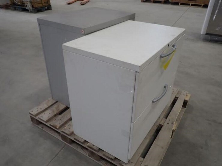 qty-of-(2)-metal-2-drawer-filing-cabinets-image-3